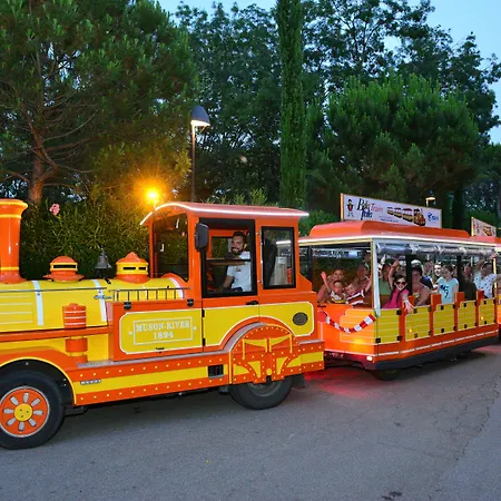 Bella Italia فندق 4*