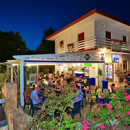 Bella Italia فندق 4*