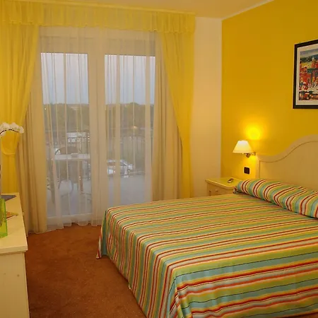 ホテル ベラ イタリア ペスキエーラ・デル・ガルダ