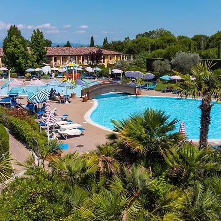 Bella Italia فندق 4*