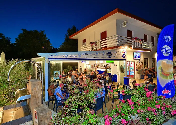 Bella Italia فندق 4*